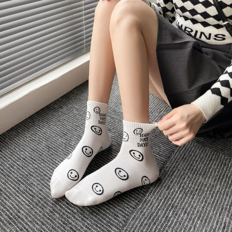 Cotton Horizontal Smiley Face Letter Versatile Sweat-Absorbing Women′ S Short Socks