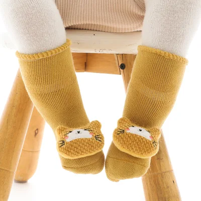 Herbst- und Winter-Frottee-verdickte Baby-Cartoon-Bodensocken