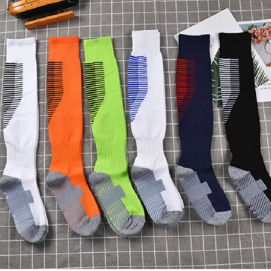 Sommer dünne Fußballsocken Herren′ S hohe Kniesportstrümpfe Jungen Erwachsene lange Röhrensocken Herren Großhandel