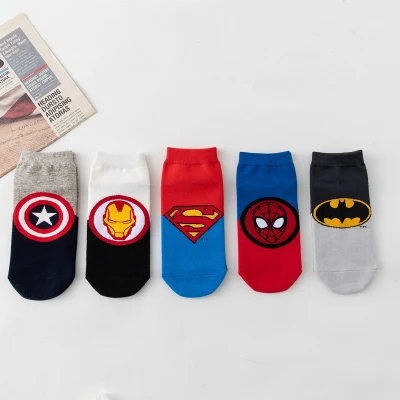 Großhandel Super Hero Style Cool Fashion Herren Atmungsaktive unsichtbare Strumpfwaren Baumwolle Cartoon Socken